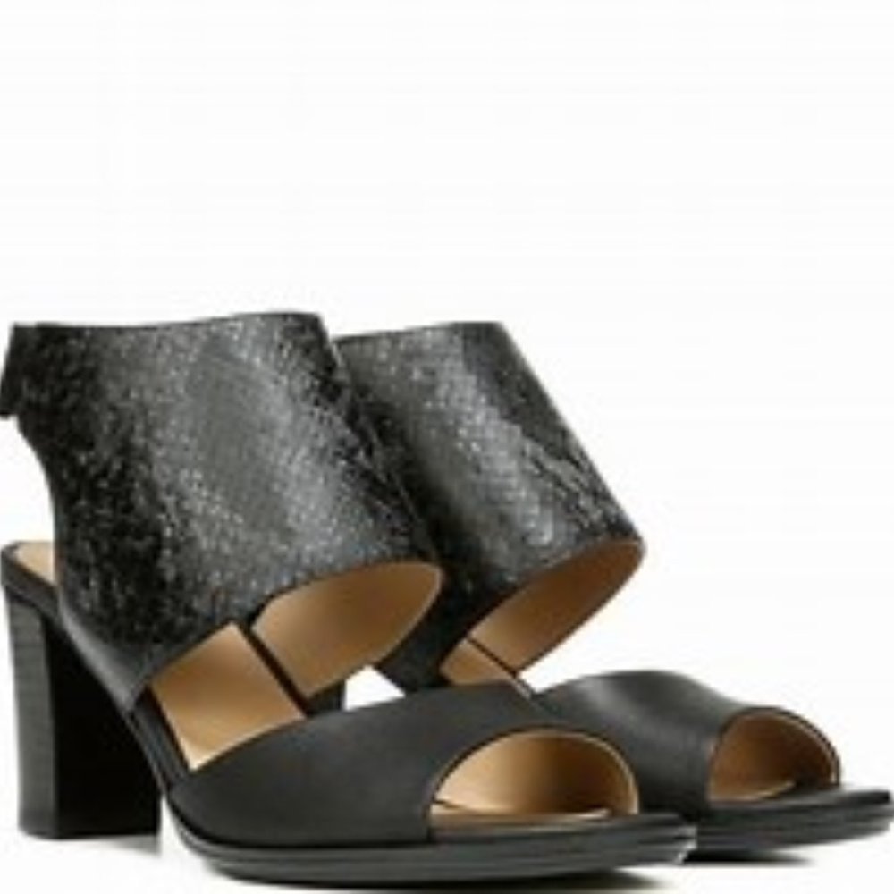 Naturalizer Sandal size 7.5 M (NIB)